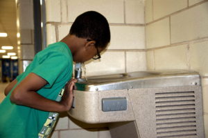 Boy drinks from school water fountain. Amanda Mills, Pixnio (no endorsement).